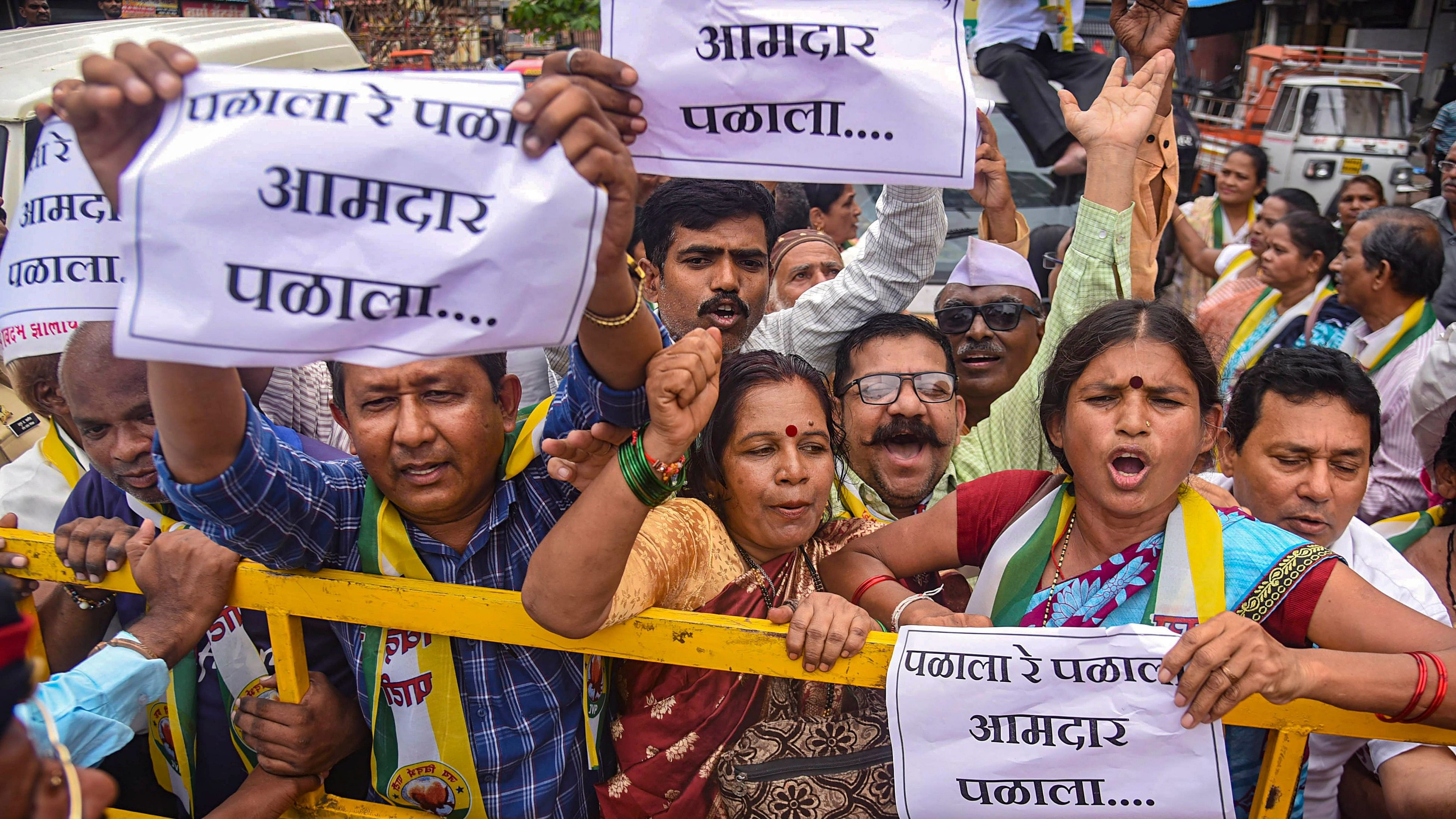 <div class="paragraphs"><p>File photo of Vidarbha statehood supporters shouting slogans in Nagpur</p></div>