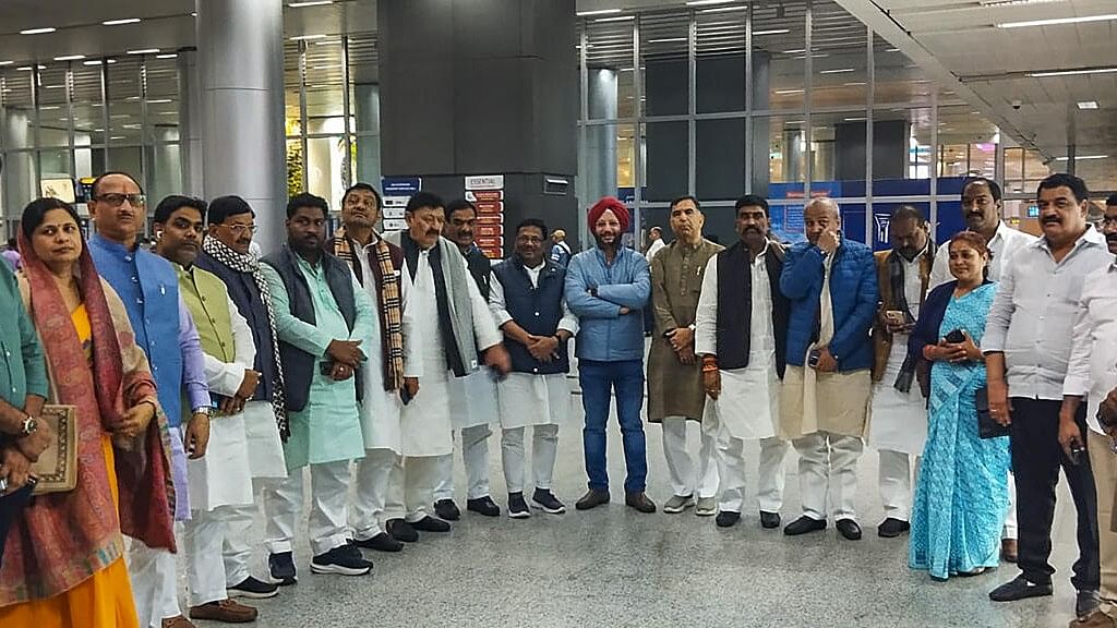 <div class="paragraphs"><p>File photo of Bihar Congress President Akhilesh Prasad Singh with party MLAs.</p></div>