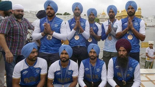 <div class="paragraphs"><p>Paris Olympics bronze medallists hockey players visit Golden Temple, in Amritsar, Sunday, Aug. 11, 2024.</p></div>