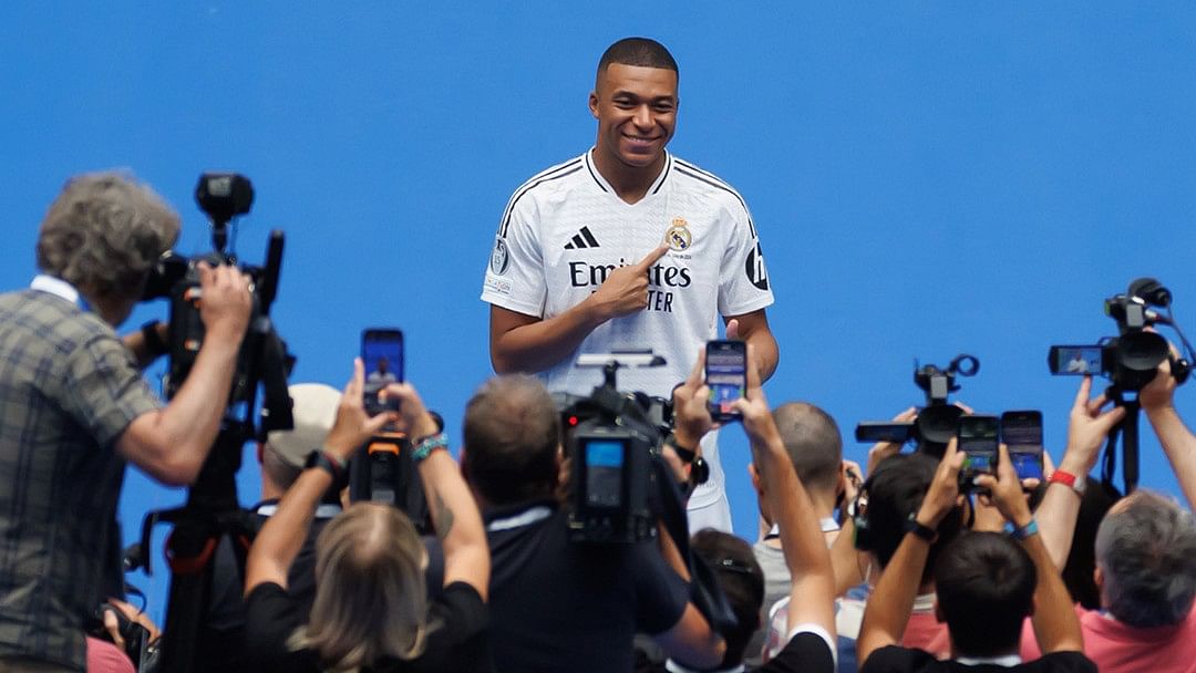 <div class="paragraphs"><p>Kylian Mbappe unveiled.</p></div>