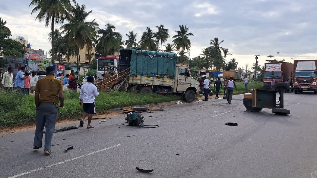 <div class="paragraphs"><p>The accident scene at a T-junction near Kuluvanahalli, Nelamangala taluk, on Sunday. </p></div>