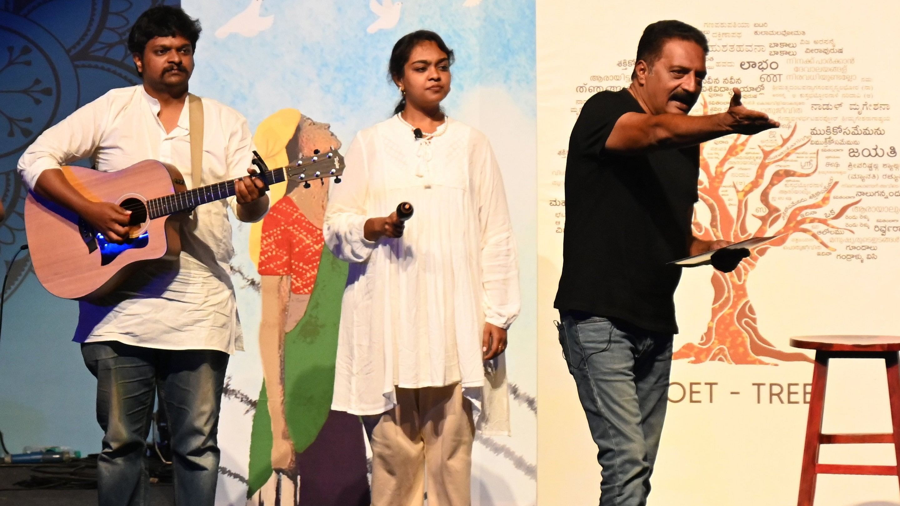 <div class="paragraphs"><p>Cinema actor Prakash Raj performed a poetic performance in a different language on Sunday at the BookBrahma Literary Festival at Tungabhadra Dam's well-maintained and dislodged crustgate. Prajavani Film Kishore Kumar Bolarnota – </p></div>