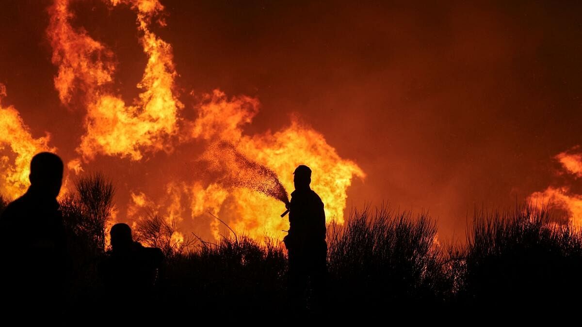 <div class="paragraphs"><p>Firefighters try to extinguish a wildfire burning in Dionysos, Greece.</p></div>