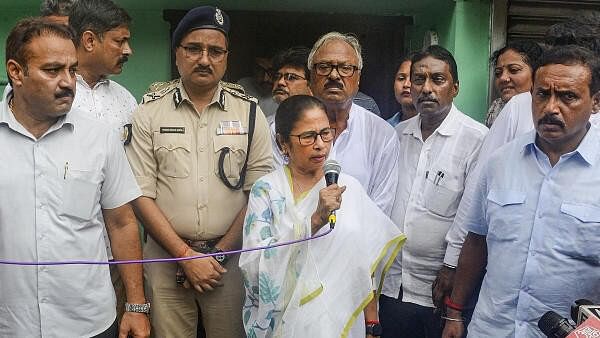 <div class="paragraphs"><p>West Bengal Chief Minister Mamata Banerjee addresses the media after meeting parents of a postgraduate trainee doctor who was sexual assaulted and killed in Kolkata, at Panihati in North 24 Parganas, Monday, Aug. 12, 2024. </p></div>