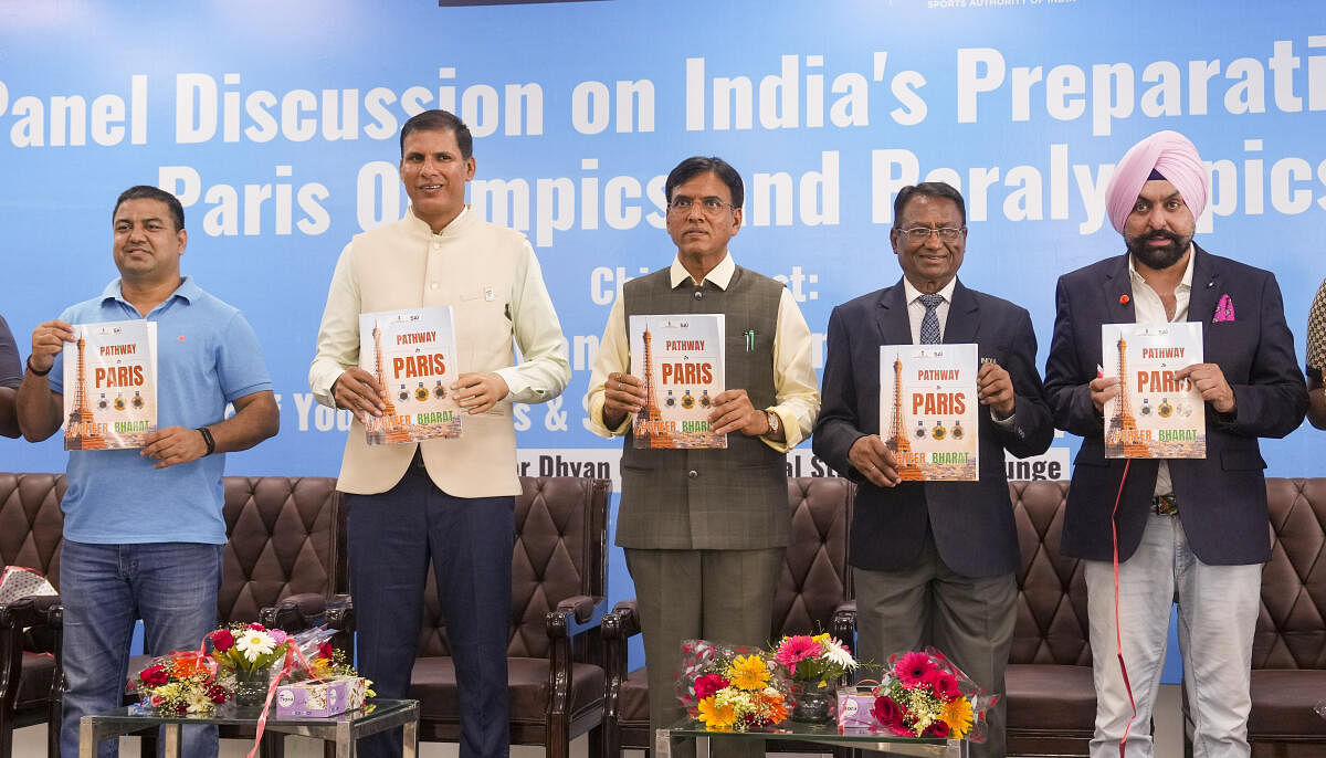 <div class="paragraphs"><p>Devendra Jhajharia, second left, with others during the recent launch of the book titled 'Pathway to Paris' in New Delhi.</p></div>