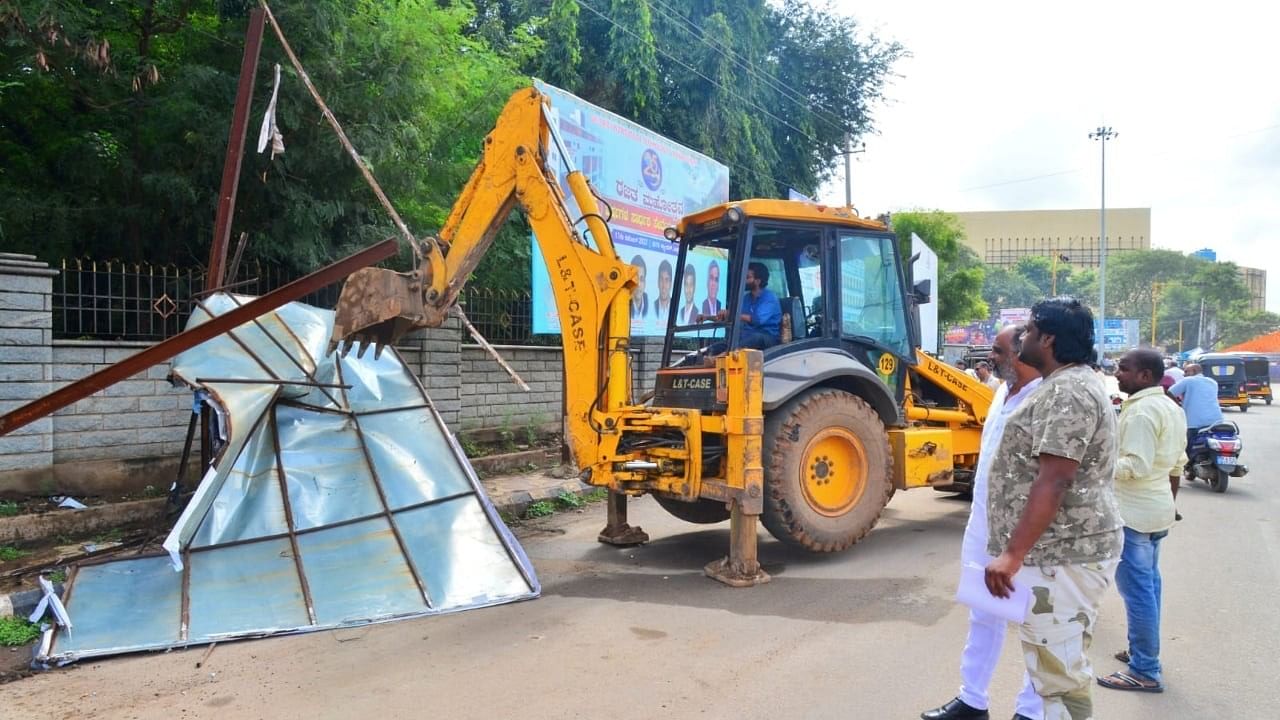 <div class="paragraphs"><p>Illegal hoardings  being removed</p></div>