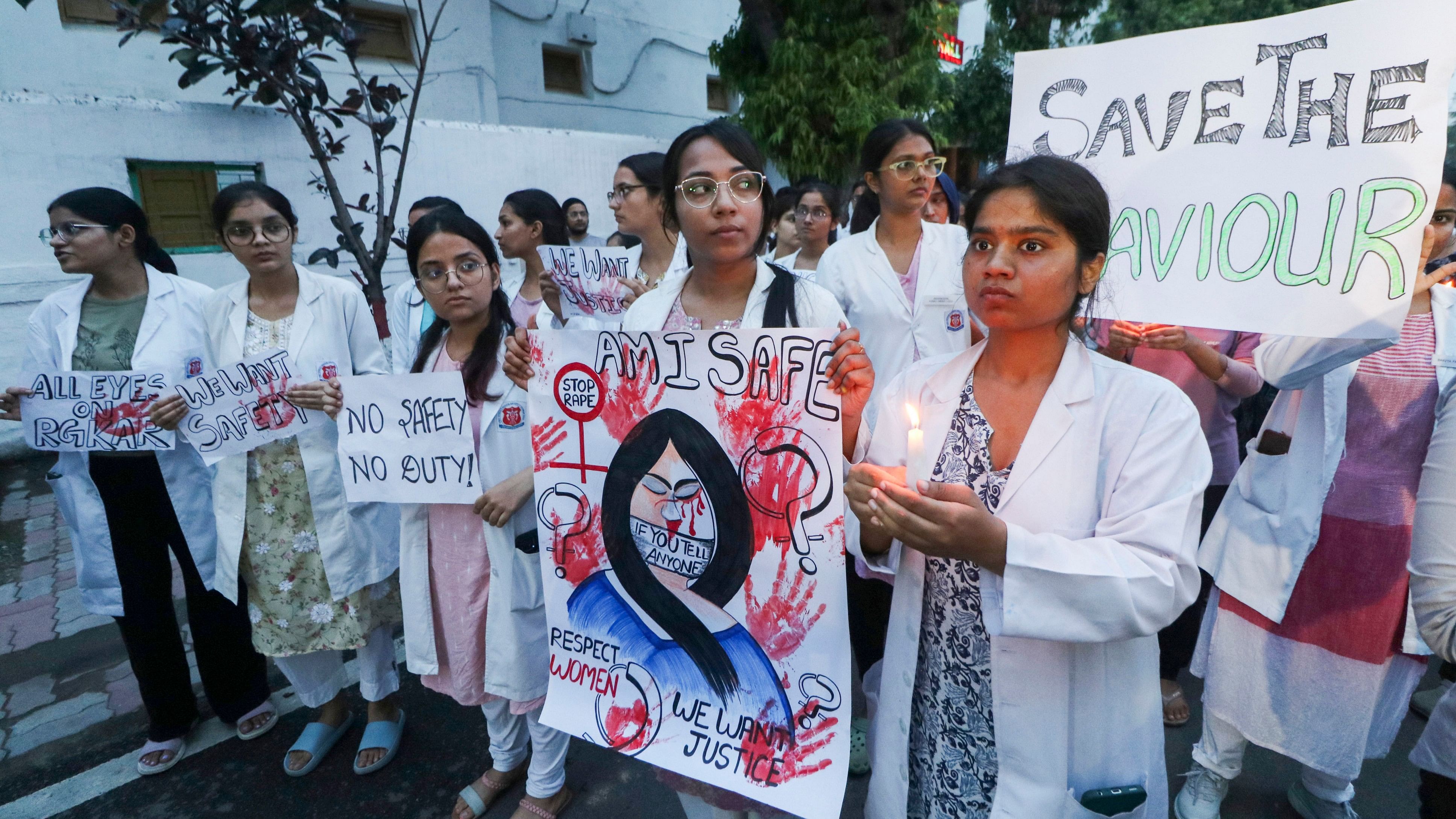 <div class="paragraphs"><p>A candle light march in protest against the rape and murder of a trainee doctor in Kolkata. (Representative image)</p></div>