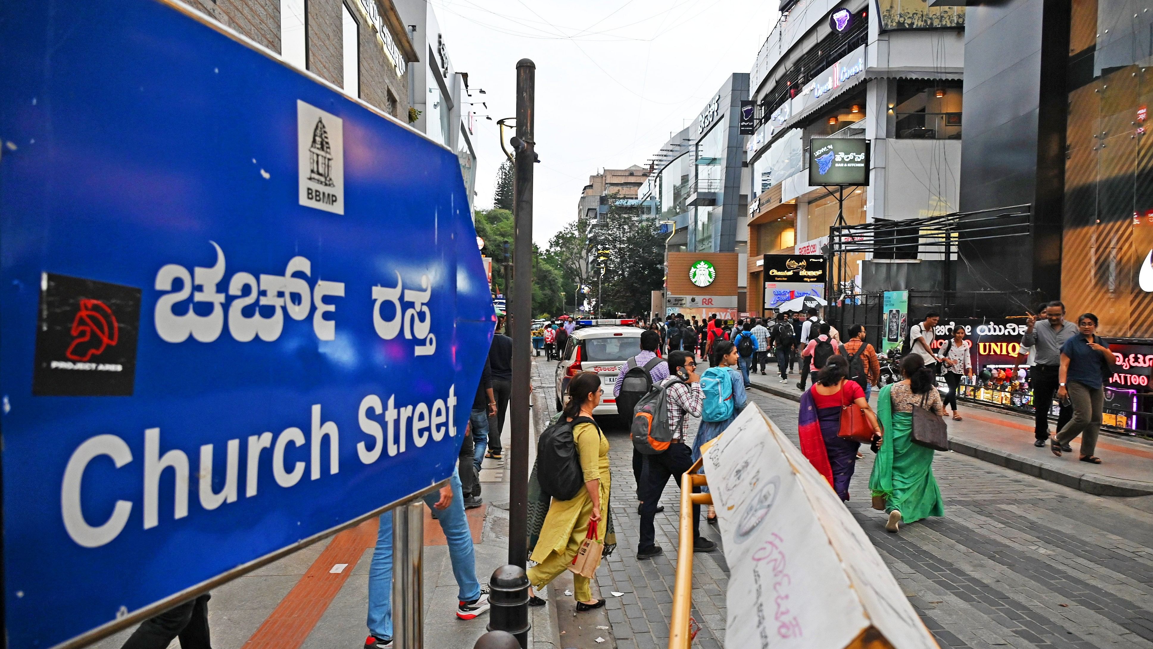 For Metrolife Story. A view of Church Street in Bengaluru on Tuesday, July 16, 2024. DH PHOTO/PUSHKAR V