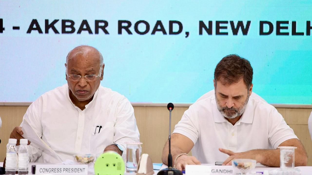 <div class="paragraphs"><p>Congress President Mallikarjun Kharge and Rahul Gandhi at the party meet.&nbsp;</p></div>