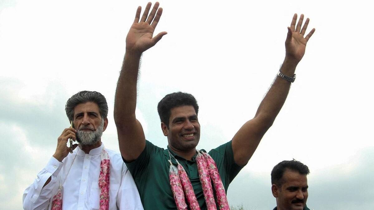 <div class="paragraphs"><p>Arshad Nadeem waves to people who gathered to welcome him at his hometown in Mian Channu, in Pakistan.</p></div>