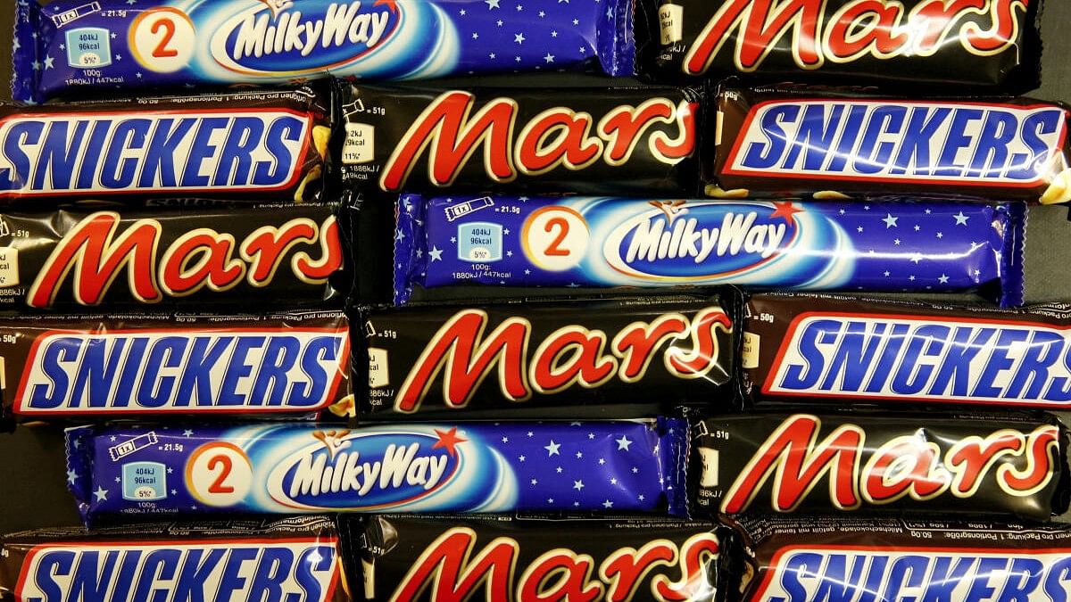 <div class="paragraphs"><p>Mars and Snickers bars are seen in this picture.</p></div>