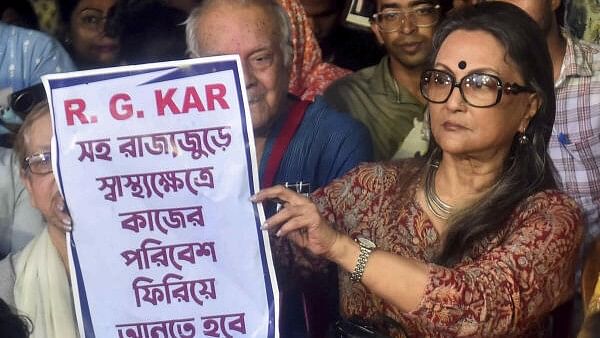 <div class="paragraphs"><p>Film Director Aparna Sen joined resident doctors during their protest against the sexual assault and killing of a postgraduate trainee doctor at R G Kar Hospital, in Kolkata.</p></div>