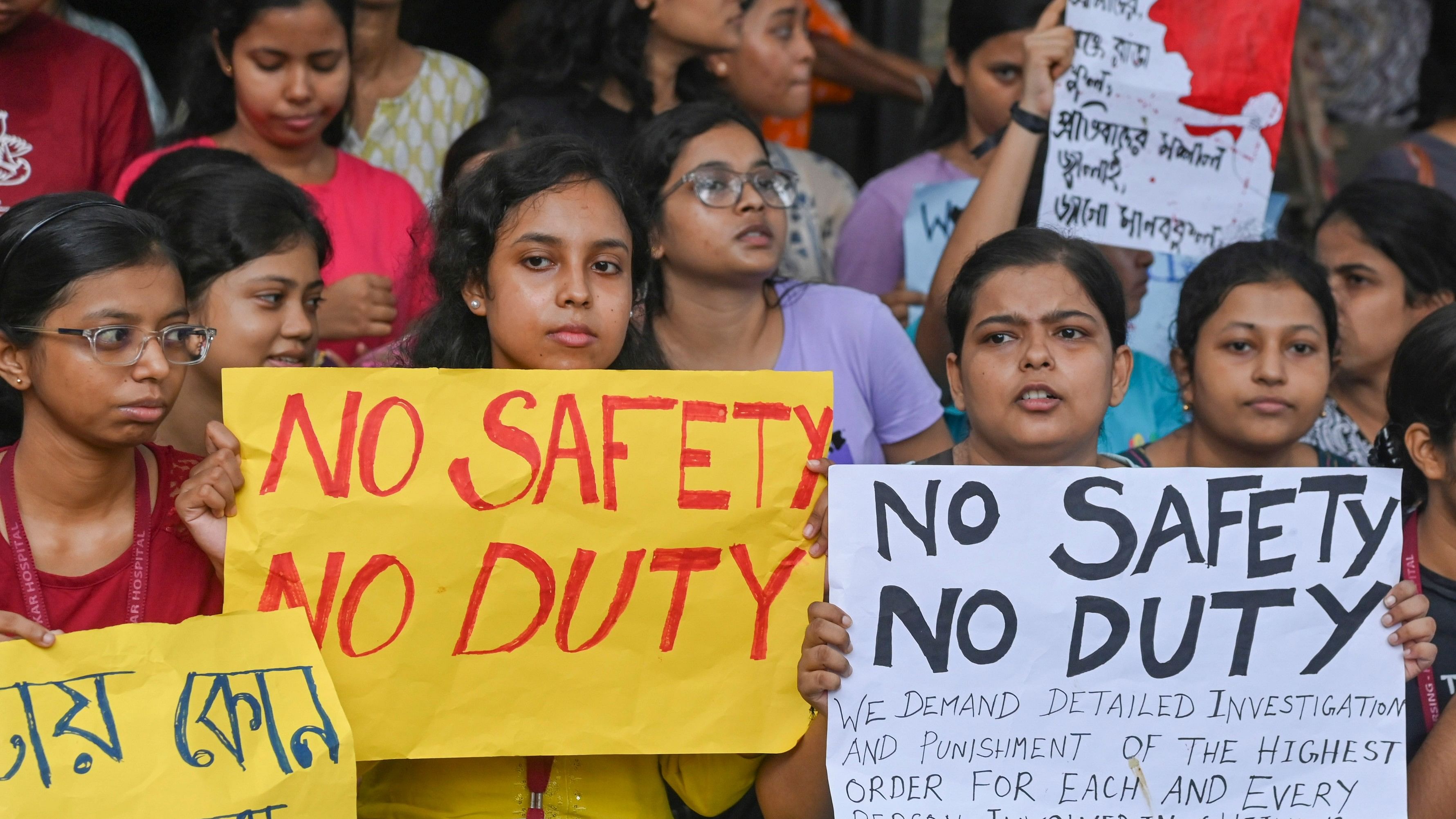 <div class="paragraphs"><p>Image showing doctors protesting.</p></div>