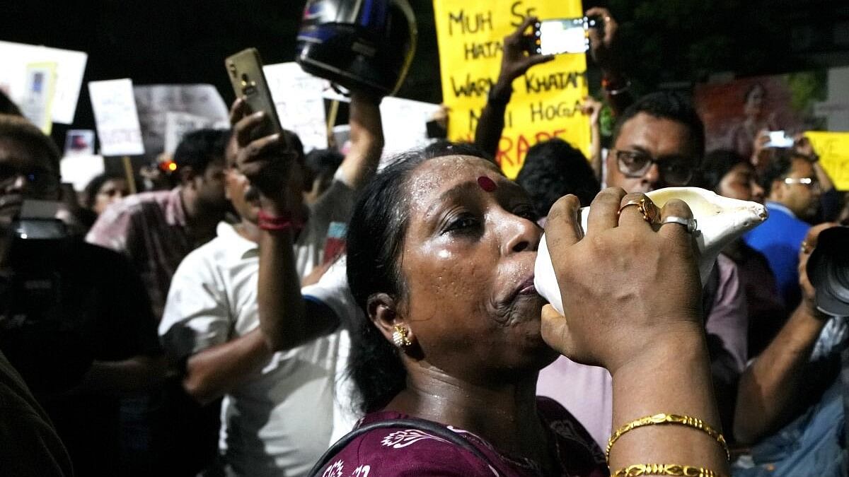 <div class="paragraphs"><p>People gather at Jadavpur at mid-night on the eve of Independence Day to protest against the rape and killing of a trainee doctor at the RG Kar Medical College, in Kolkata.</p></div>