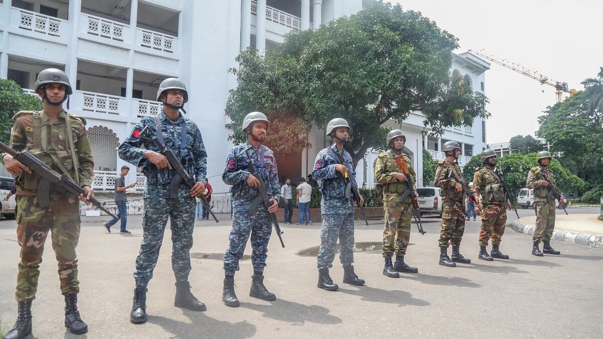 <div class="paragraphs"><p>Bangladeshi army and navy officials stand guard  in Dhaka. (Representative image)</p></div>