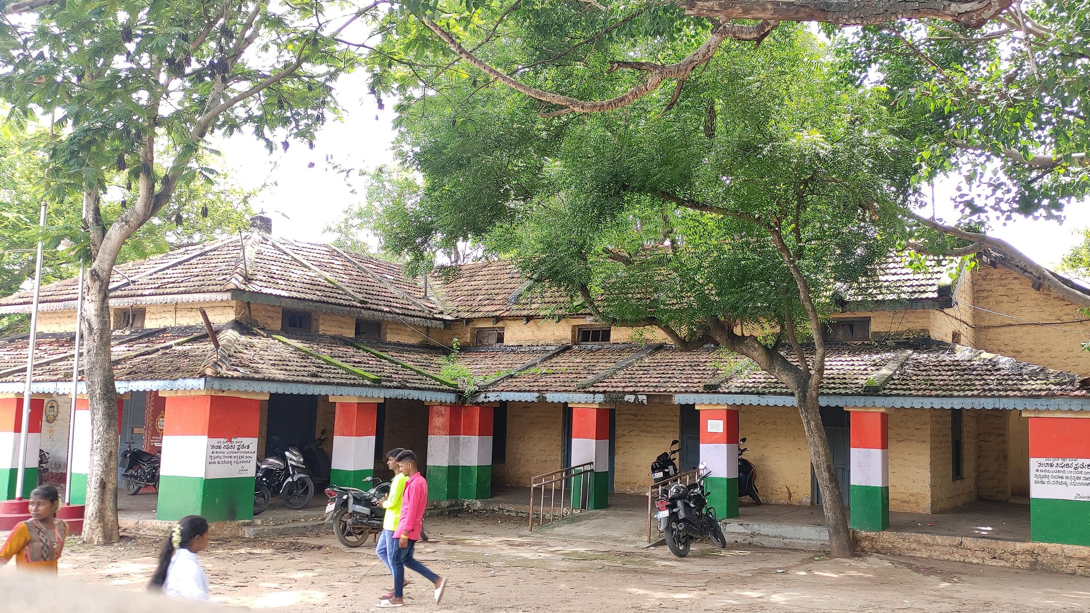 <div class="paragraphs"><p>A view of the school in Harapanahalli, a statue of Gandhi in the memorial hall on the premises. </p></div>