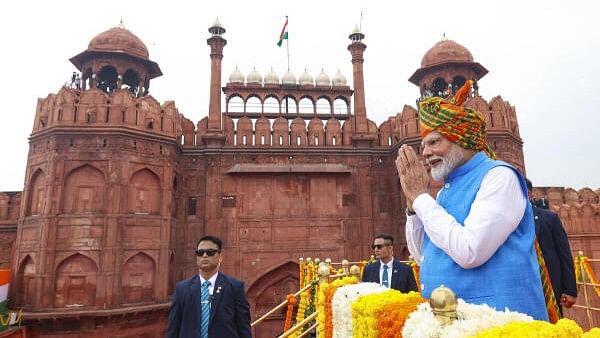 <div class="paragraphs"><p>Prime Minister Narendra Modi greets the gathering at the Red Fort on 78th Independence Day, in New Delhi, Thursday, Aug. 15, 2024.</p></div>