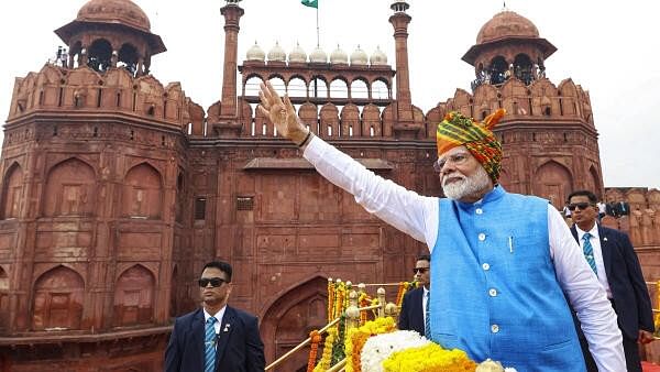 <div class="paragraphs"><p>Prime Minister Narendra Modi greets the gathering at the Red Fort on 78th Independence Day, in New Delhi, Thursday, Aug. 15, 2024. </p></div>