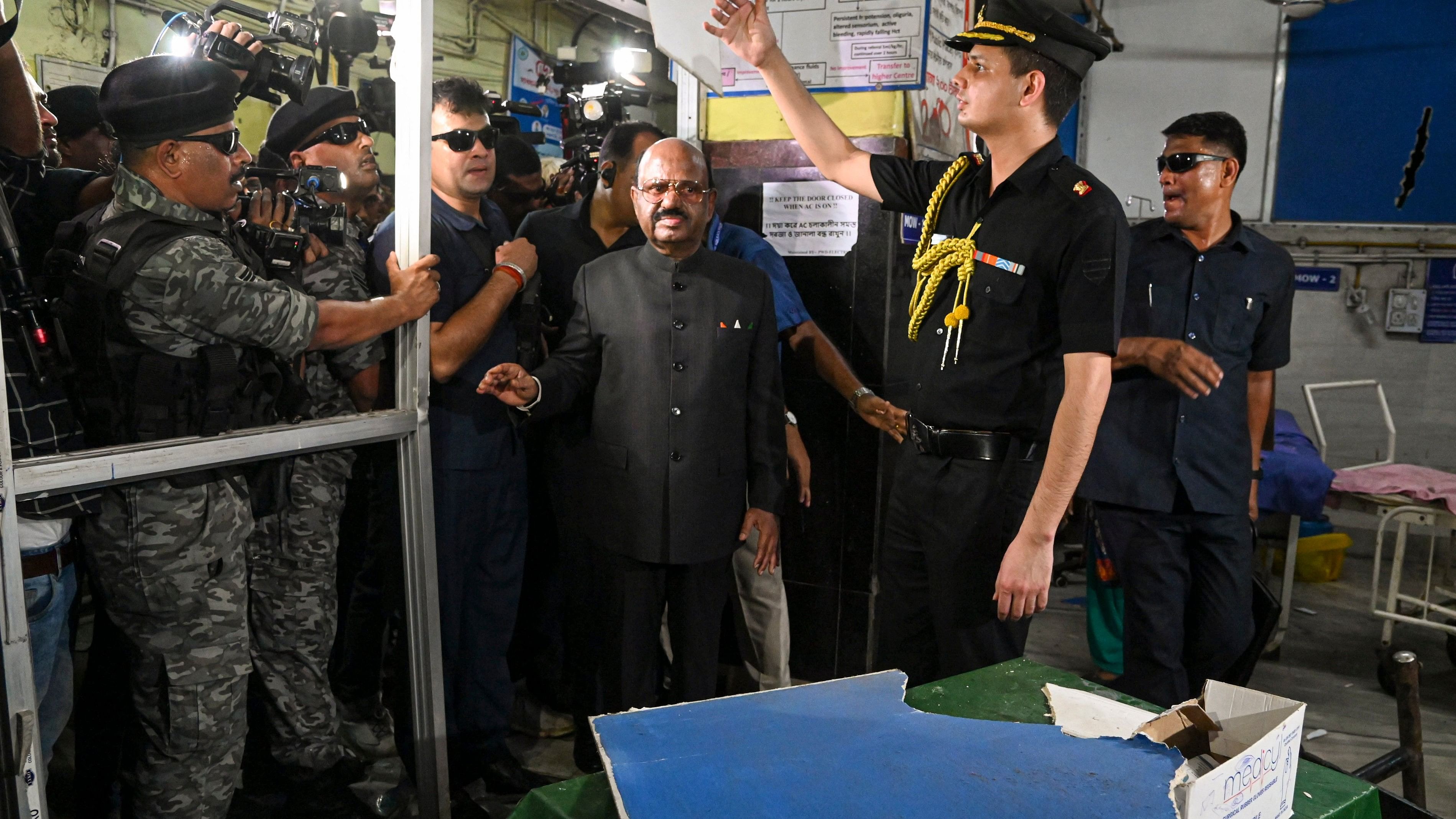 <div class="paragraphs"><p>West Bengal Governor C V Ananda Bose visits the emergency department of the RG Kar Medical College and Hospital after unidentified miscreants vandalised a portion of the hospital amid midnight protests by women in various parts of West Bengal against the alleged rape and murder of a post graduate trainee doctor, in Kolkata, Thursday, Aug. 15, 2024.</p></div>