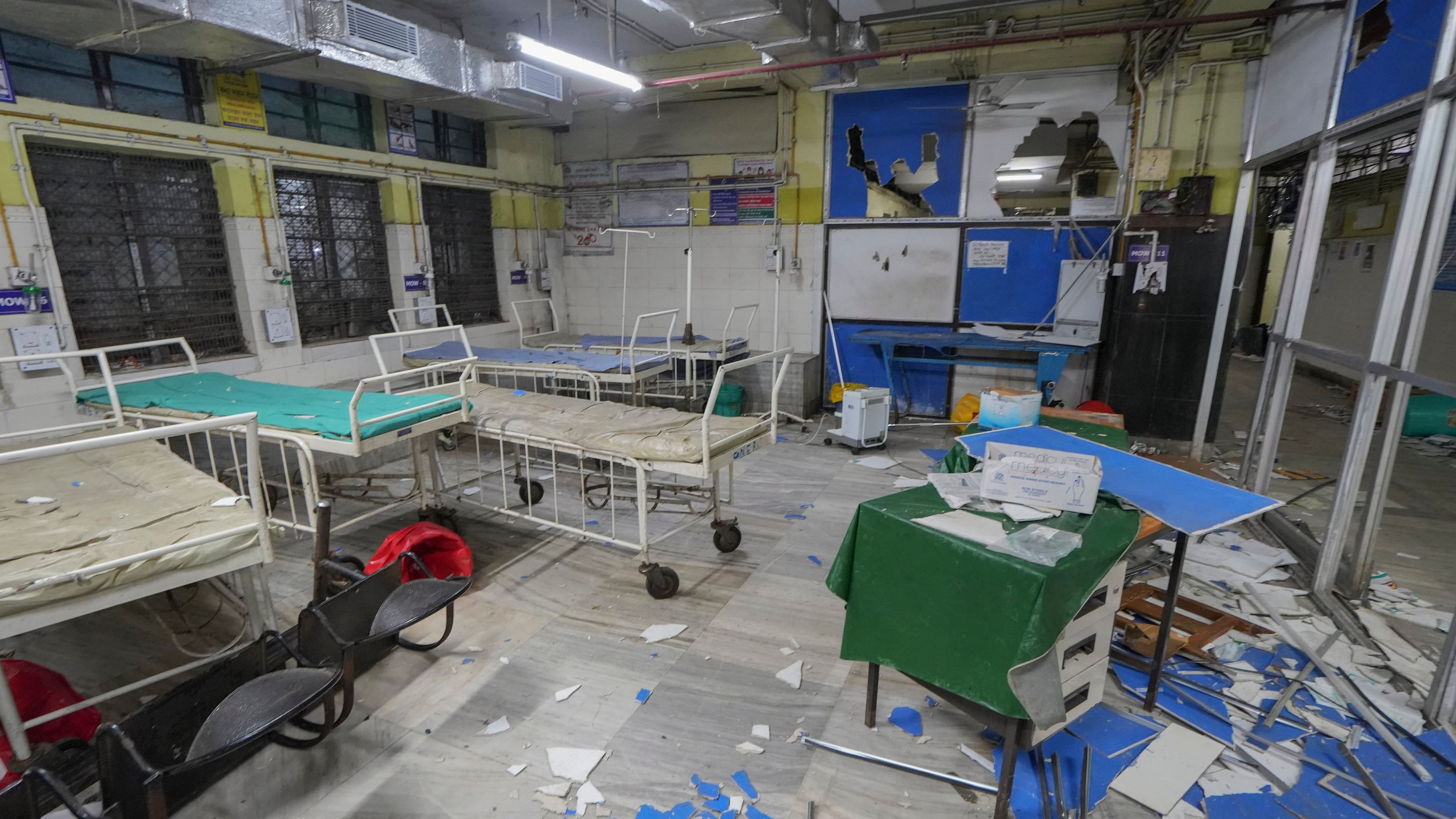 <div class="paragraphs"><p>A ward of the RG Kar Medical College and Hospital after being vandalised by unidentified miscreants amid protests against the alleged rape and murder of a post graduate trainee doctor, in Kolkata.</p></div>