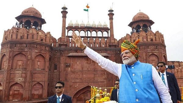 <div class="paragraphs"><p>Prime Minister Narendra Modi greets the gathering at the Red Fort on 78th Independence Day, in New Delhi, Thursday, Aug. 15, 2024. </p></div>