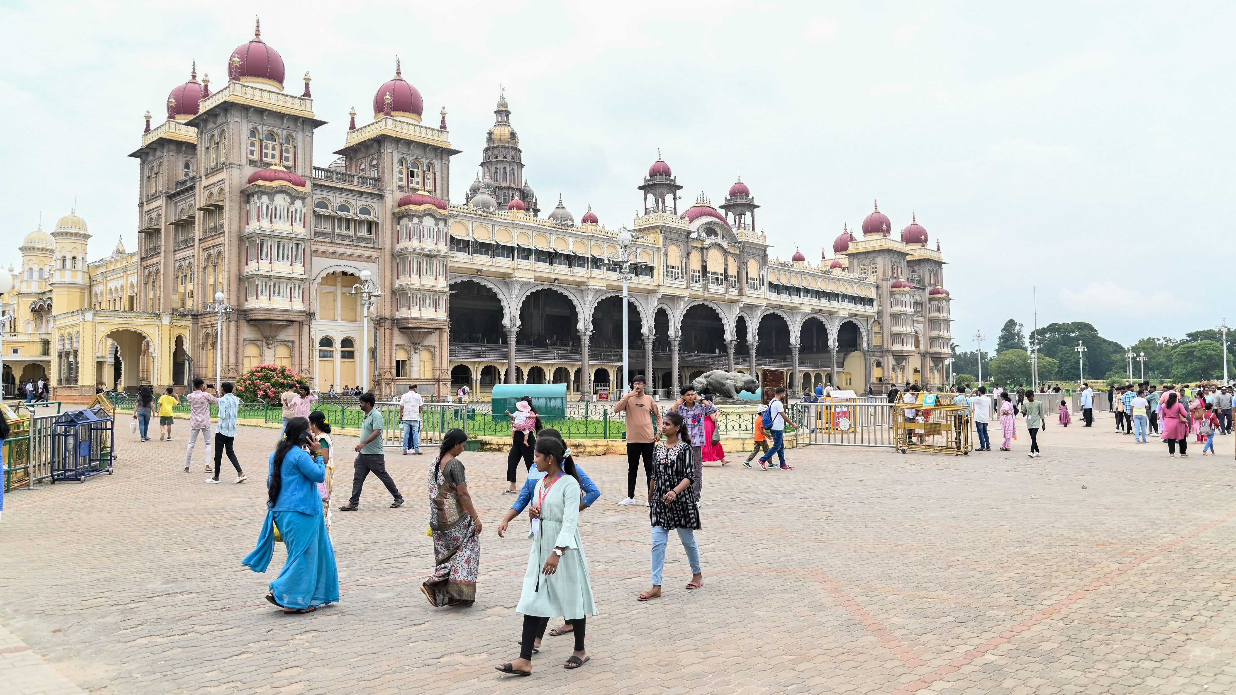 <div class="paragraphs"><p>Artistes of national and international repute will perform in front of the illuminated Mysuru Palace during Dasara. </p></div>