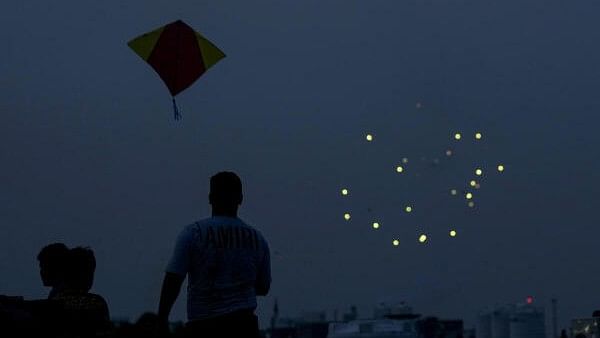 <div class="paragraphs"><p>People fly kites to celebrate the 78th Independence Day, in New Delhi, Thursday, Aug. 15, 2024.</p></div>