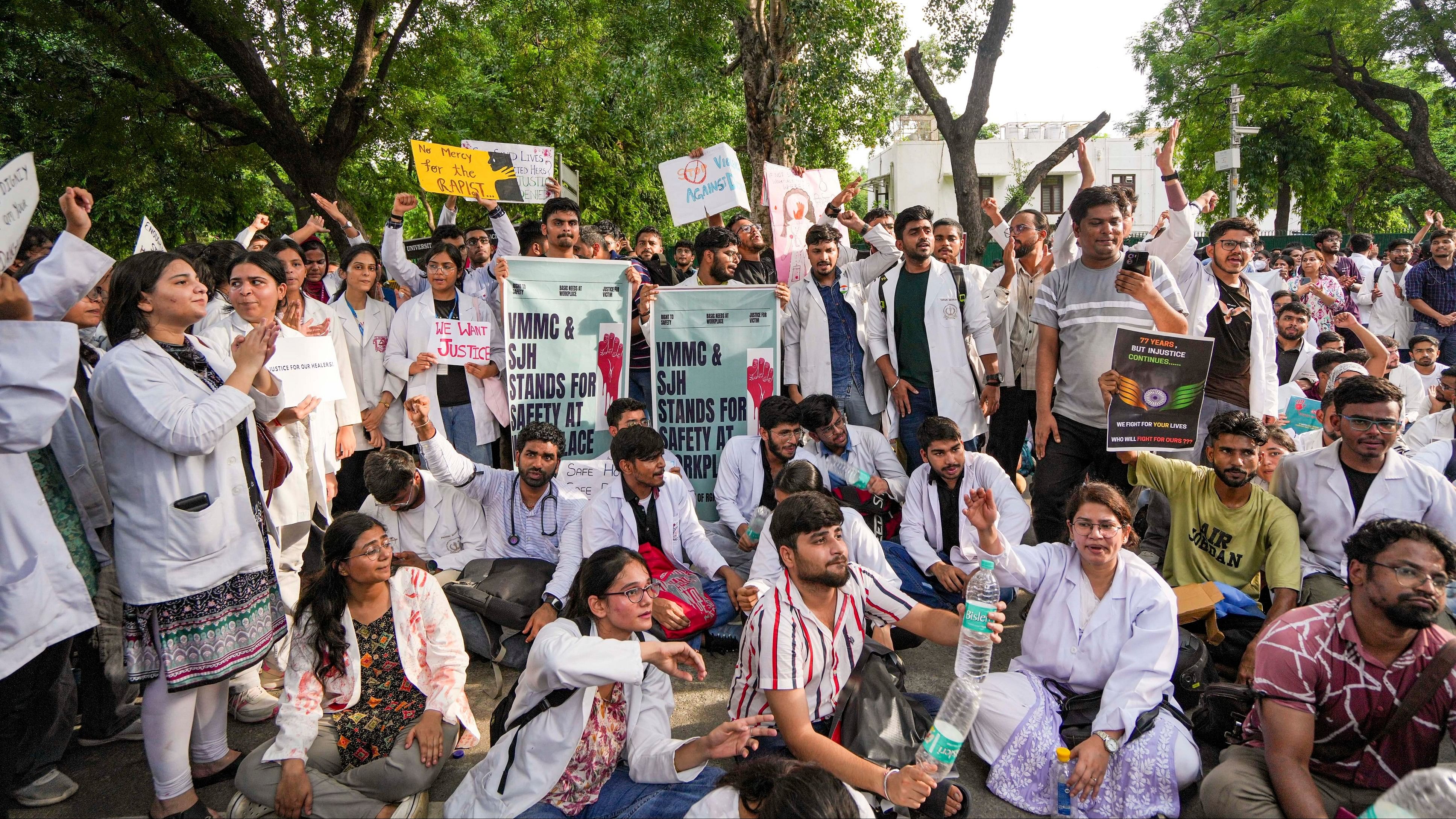 <div class="paragraphs"><p>Doctors take part in protest.</p></div>