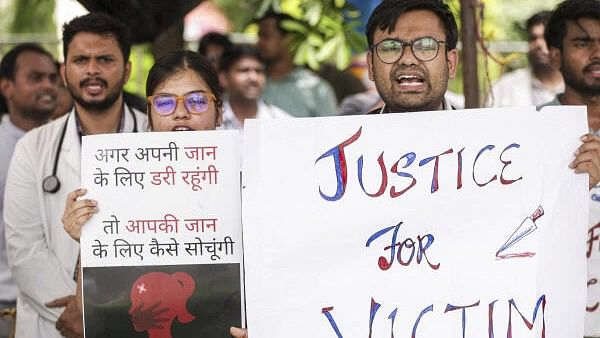 <div class="paragraphs"><p>Doctors of Moti Lal Nehru Medical College stage a protest amid the 24-hour nationwide strike called by the Indian Medical Association (IMA) demanding justice for the woman doctor who was allegedly raped and murdered at Kolkata's RG Kar Medical College and Hospital, in Prayagraj, Saturday, Aug. 17, 2024. </p></div>