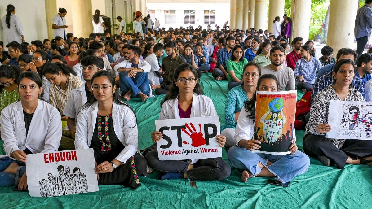 <div class="paragraphs"><p>Resident doctors protest against the alleged rape and murder of a Kolkata based trainee doctor, in Ahmedabad, Saturday, August 17, 2024.</p></div>