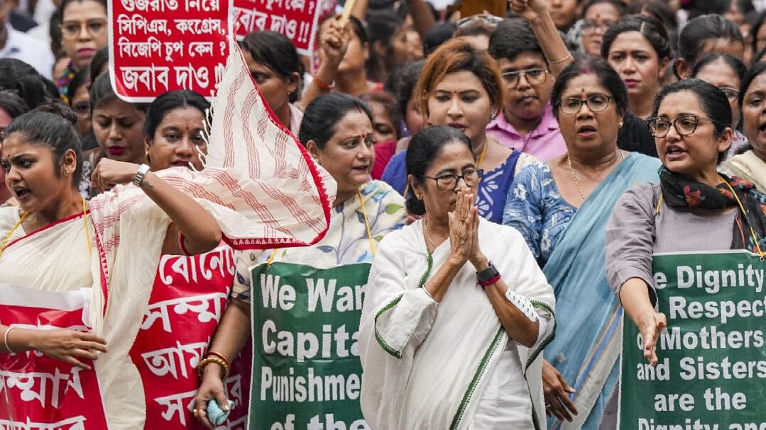 <div class="paragraphs"><p> Mamata Banerjee along with party leaders and supporters takes part in a protest rally demanding justice for a woman doctor killed at Kolkata's RG Kar hospital.&nbsp;</p></div>