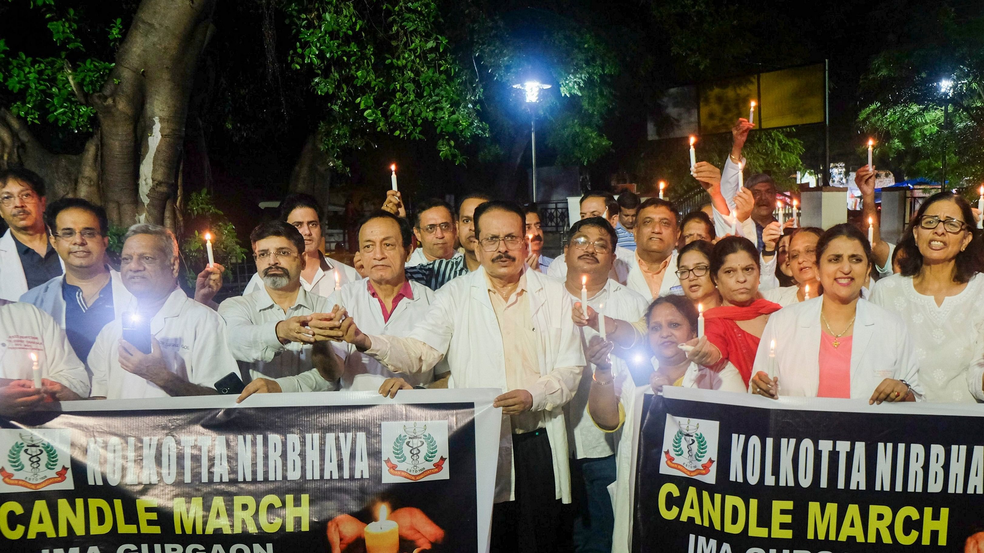 <div class="paragraphs"><p>Doctors from Indian Medical Association (IMA) stage a protest against the  Kolkata doctor rape and murder case. </p></div>