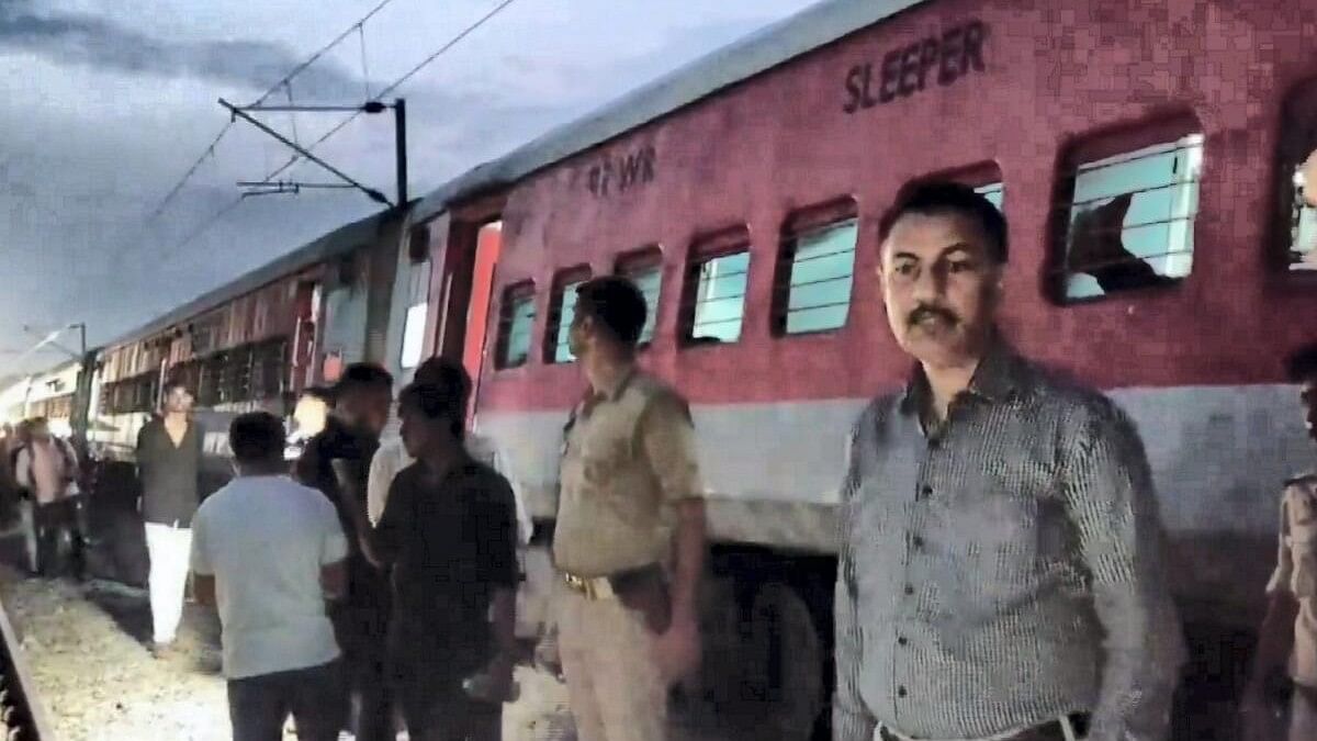 <div class="paragraphs"><p>Officials at the site of the Sabarmati Express train derailment between Kanpur and Bhimsen station in Uttar Pradesh.</p></div>