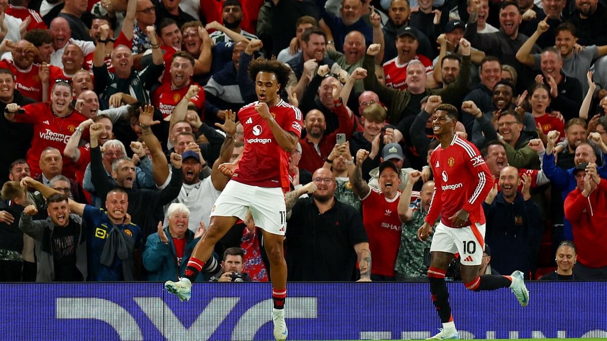 <div class="paragraphs"><p>Manchester United's Joshua Zirkzee celebrates scoring their first goal with Marcus Rashford</p></div>