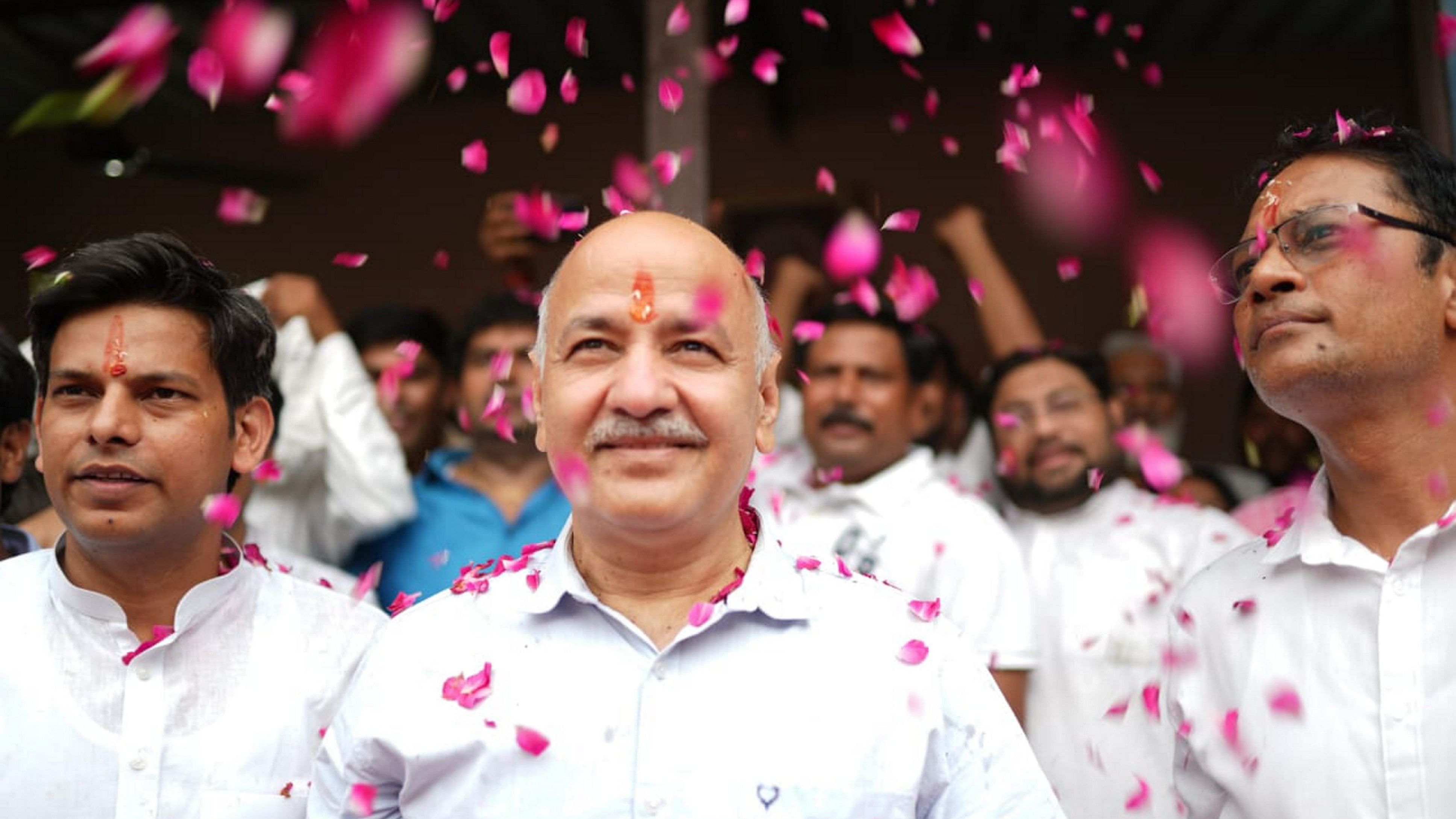 <div class="paragraphs"><p>Former Delhi deputy chief minister and AAP leader Manish Sisodia and others during a 'Padyatra', in New Delhi.</p></div>