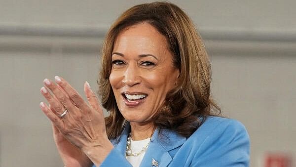 <div class="paragraphs"><p>Kamala Harris</p></div>