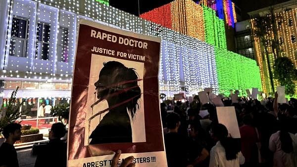 <div class="paragraphs"><p>New Delhi: Doctors protest over the R G Kar Medical rape and murder incident at AIIMS Delhi.</p></div>