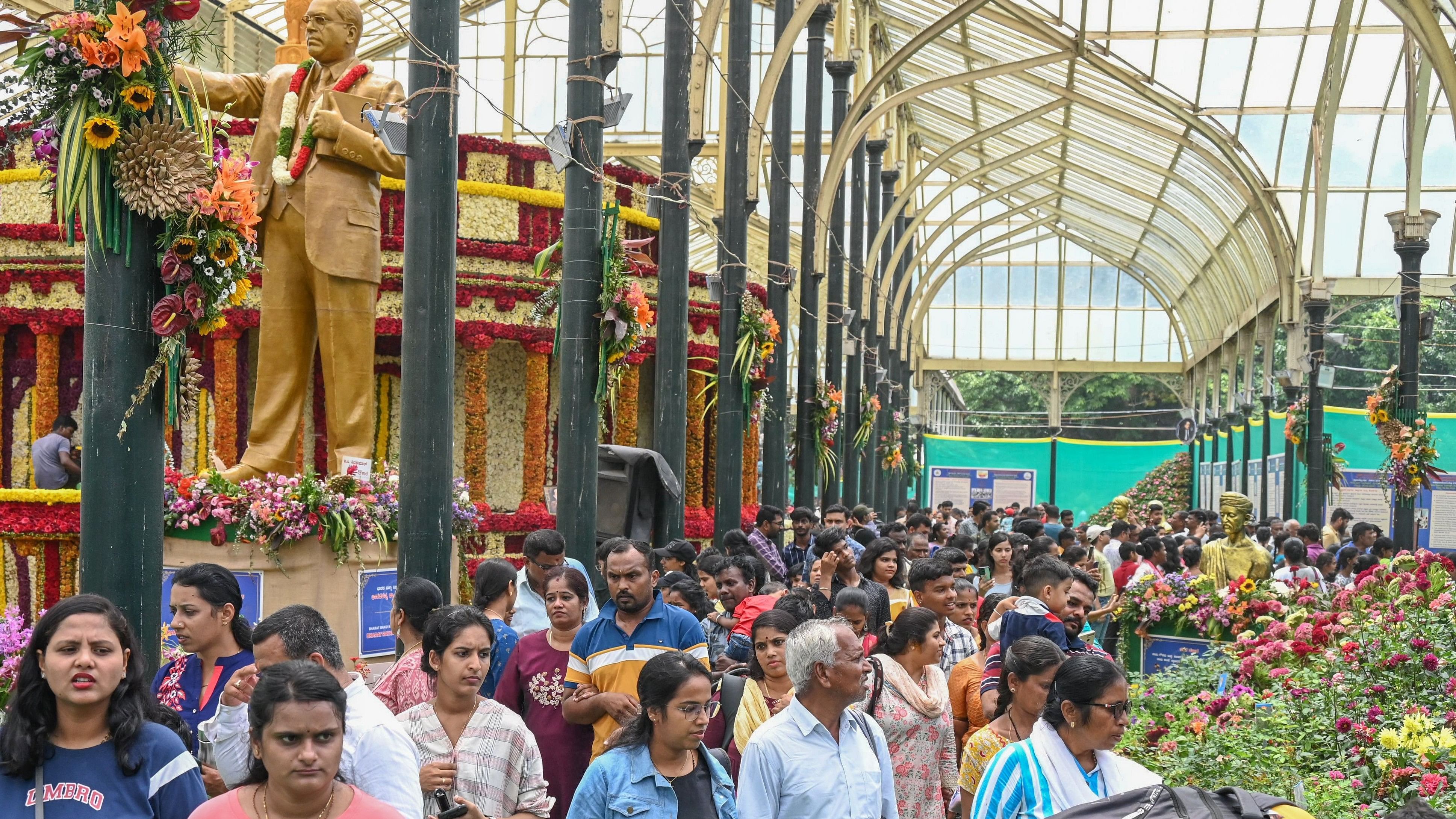 <div class="paragraphs"><p>The flower show at Lalbagh collected a total of Rs 38.78 lakh on Sunday. </p></div>