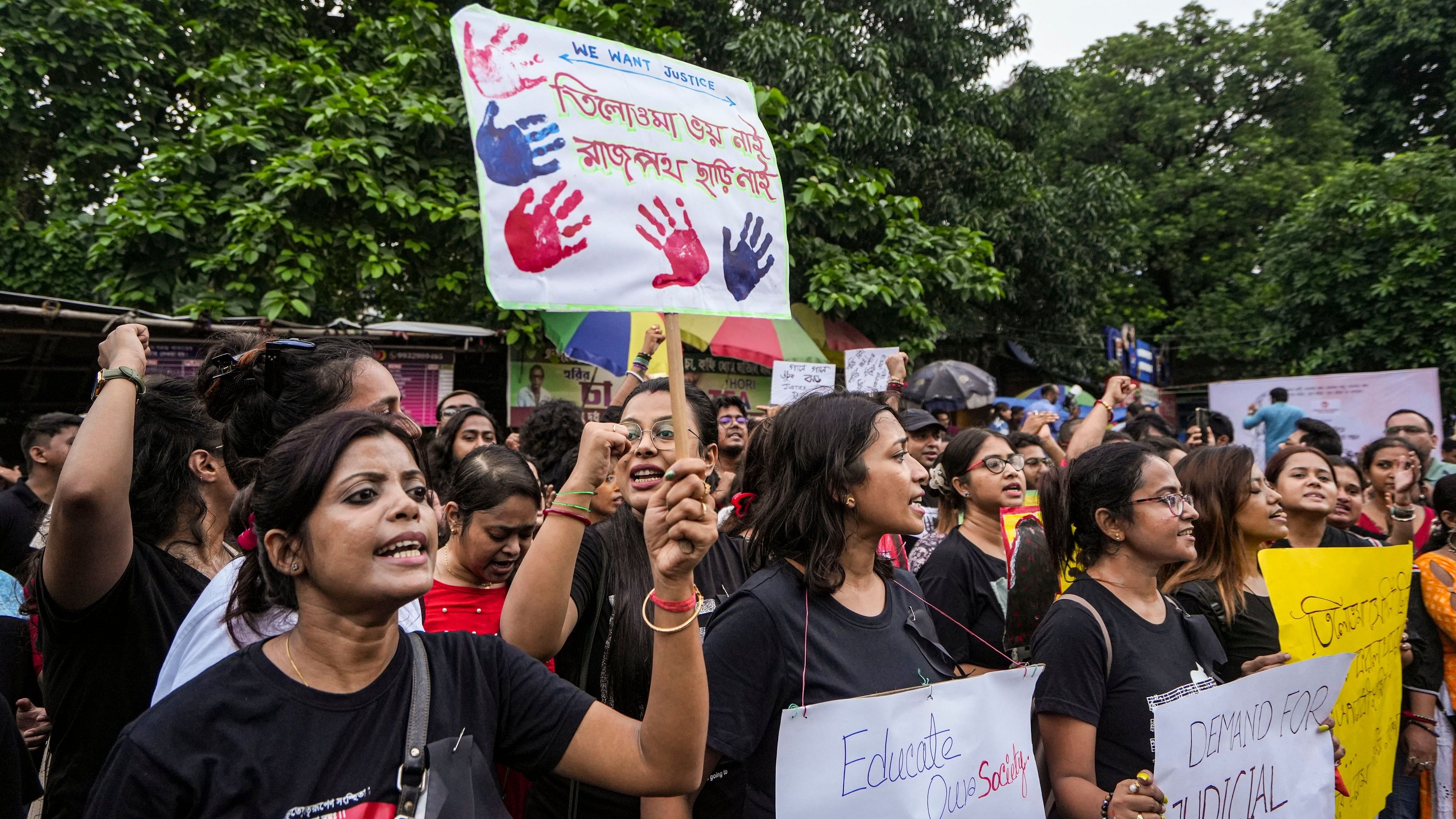 <div class="paragraphs"><p>Youngsters take part in a protest against the alleged sexual assault and murder of a postgraduate trainee doctor, at Academy of Fine Arts, in Kolkata, Monday, Aug. 19, 2024.</p></div>