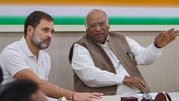 <div class="paragraphs"><p>Congress leaders Rahul Gandhi and Mallikarjun Kharge</p></div>