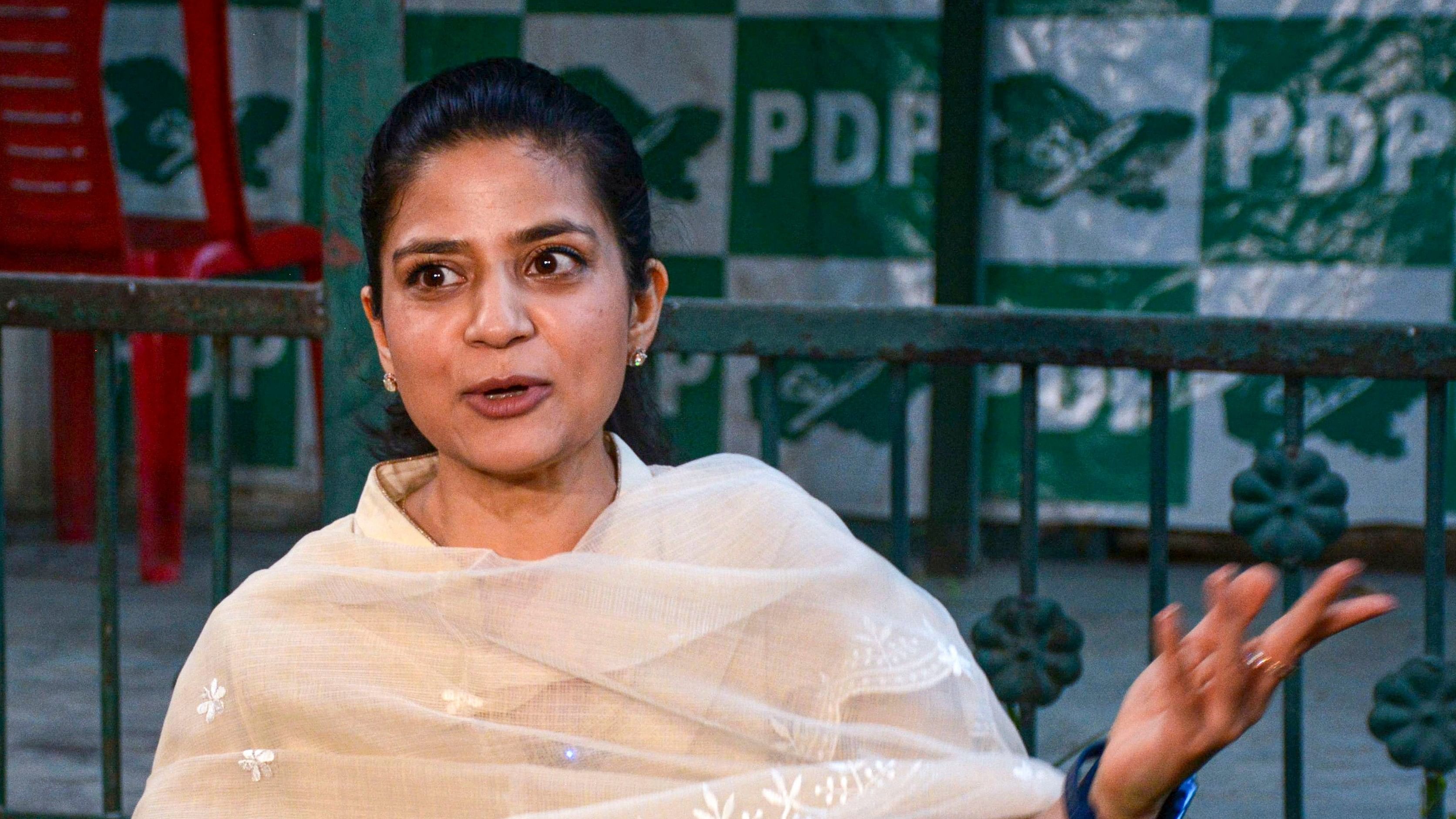 <div class="paragraphs"><p> Iltija Mufti, daughter of Peoples Democratic Party (PDP) President Mehbooba Muft, addresses a press conference.</p></div>