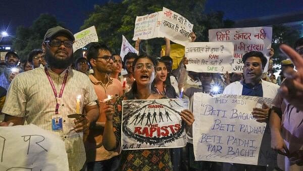 <div class="paragraphs"><p>New Delhi: Members of various Resident Doctors’ Associations protest during a candle march against the alleged rape and murder of a woman doctor at Kolkata’s RG Kar Medical College and Hospital, at Connaught Place, in New Delhi, Sunday, Aug. 18, 2024.</p></div>