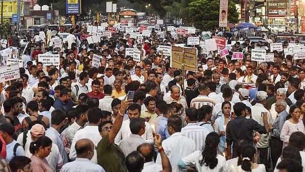 <div class="paragraphs"><p>Doctors protest.</p></div>