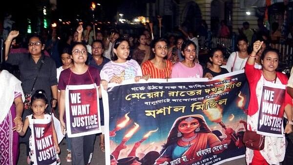 <div class="paragraphs"><p>Women march during a protest against the alleged rape and murder of a woman doctor at Kolkata’s RG Kar Medical College and Hospital at Balurghat, in South Dinajpur district, Sunday, Aug. 18, 2024.</p></div>