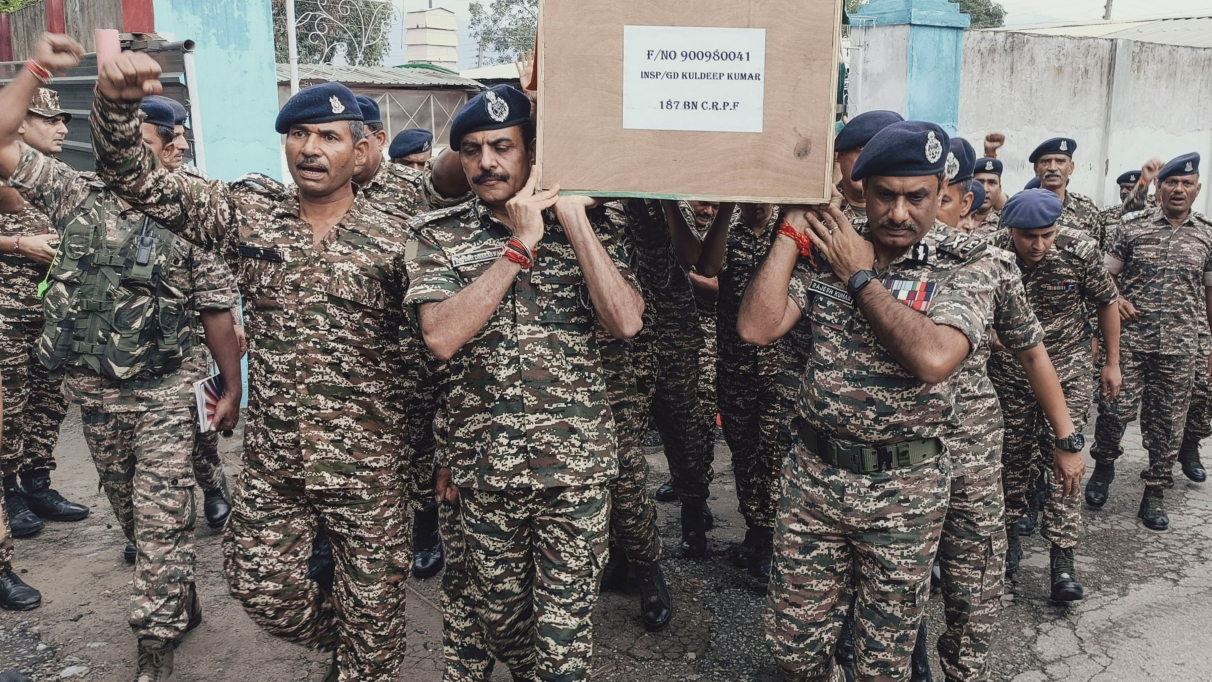 <div class="paragraphs"><p>CRPF personnel carry mortal remains of CRPF Inspector Kuldeep Singh, who was killed in a recent terrorist attack yesterday, in Udhampur, Tuesday, Aug. 20, 2024.</p></div>