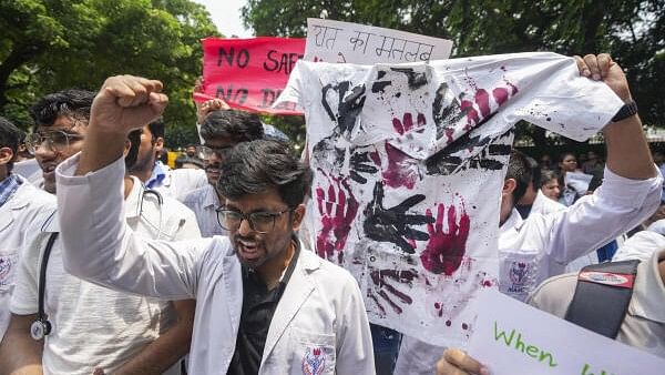 <div class="paragraphs"><p>Doctors during a protest over their safety in the wake of RG Kar Medical College incident, at Nirman Bhawan in New Delhi.</p></div>