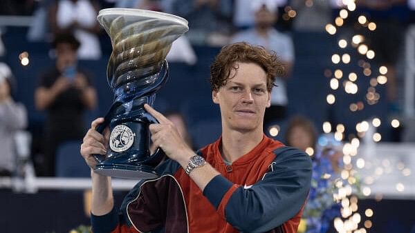 <div class="paragraphs"><p>jannik Sinner poses with the Cincinnati Open trophy.</p></div>