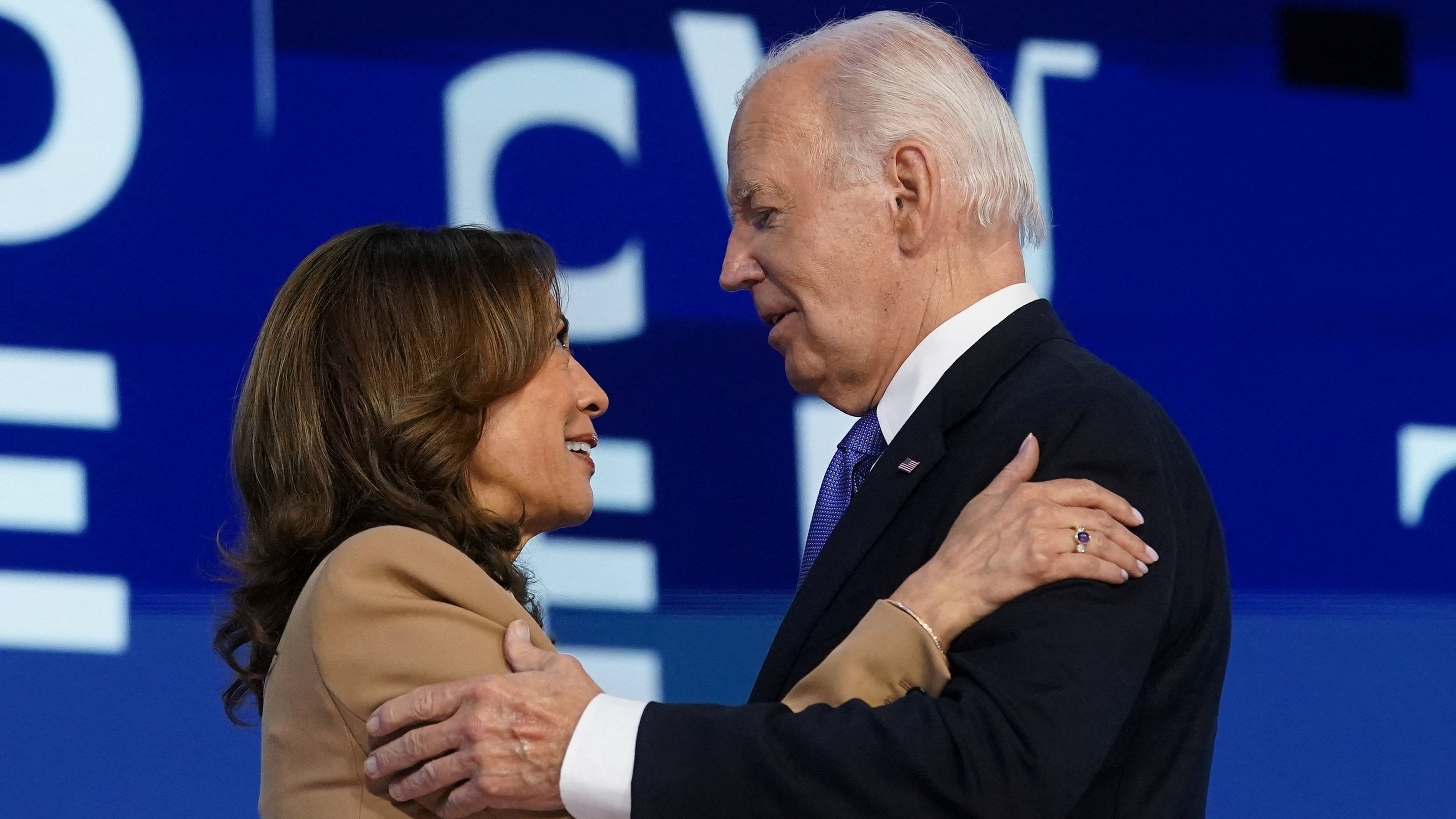 <div class="paragraphs"><p>US President Joe Biden and Democratic presidential candidate and Vice President Kamala Harris (L).</p></div>