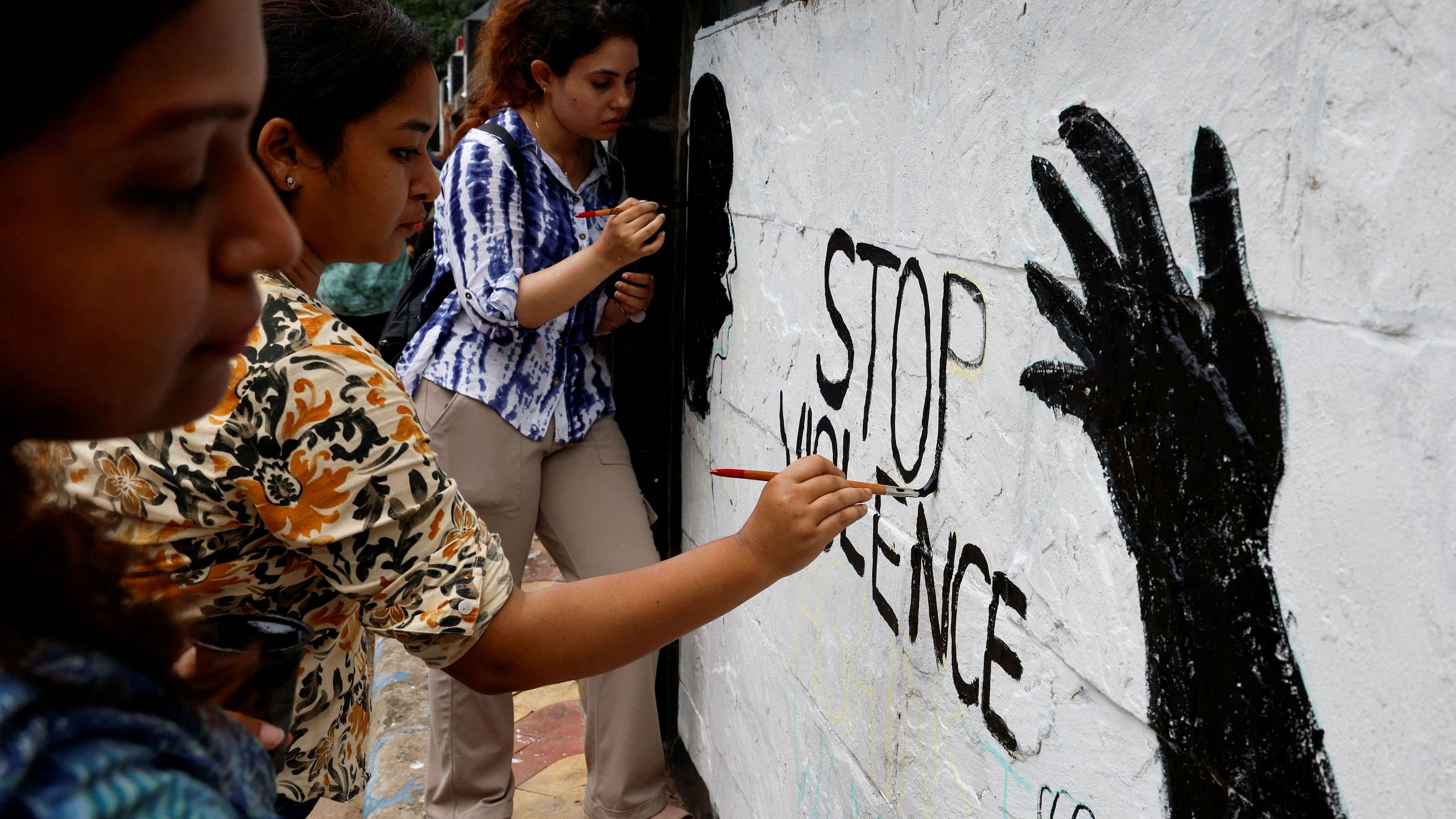 <div class="paragraphs"><p>Following the incident, the Fatima Jinnah Medical College Women University (FJMCU) students and lady doctors held a demonstration outside the hospital. (Representative image)</p></div>