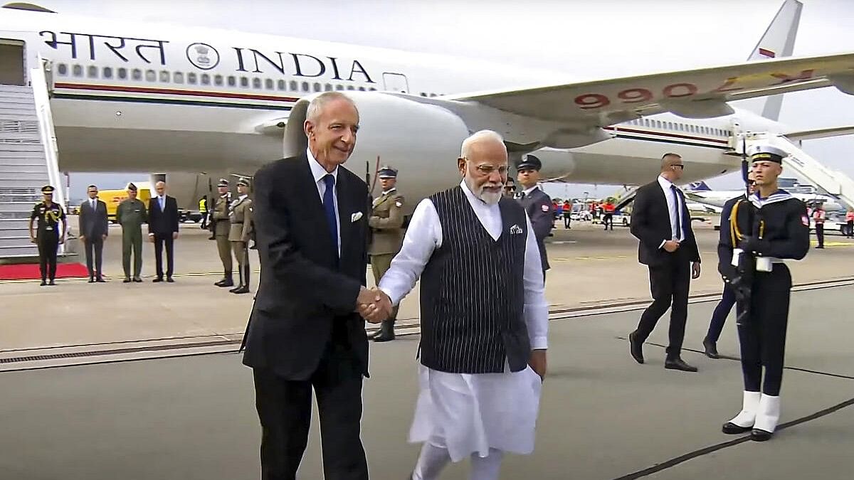 <div class="paragraphs"><p>Prime Minister Narendra Modi being welcomed upon his arrival in Warsaw, Poland.</p></div>